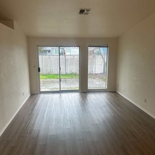 Building Photo - 1469 Cameo Ct