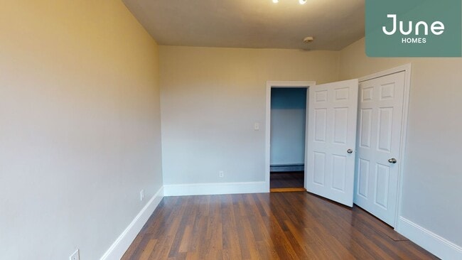 Building Photo - ROOM ONLY in 4-bed/1.5-bath Home