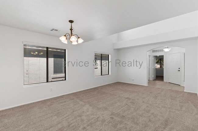 Building Photo - 4195 E Bonanza Rd