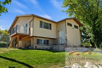 Building Photo - 885 Bel Mar Dr