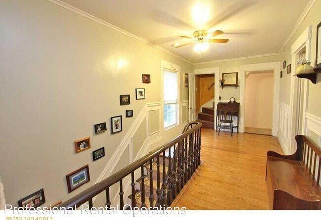 Foto del edificio - 3 br, 1.5 bath House - 271 Essex St.