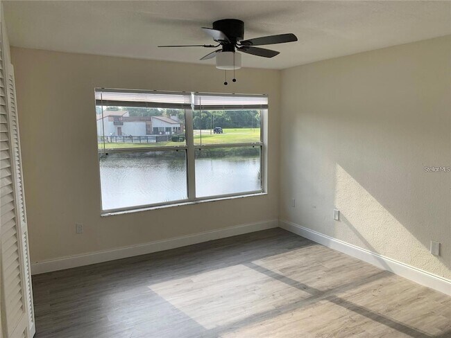 Foto del edificio - 17202 Sandalwood Dr