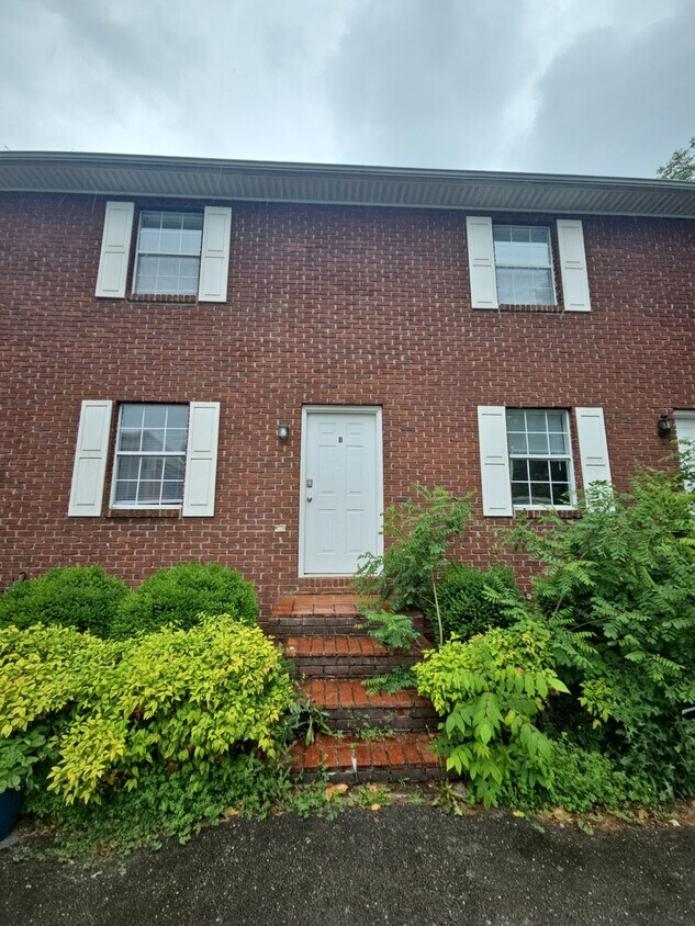 Foto principal - 1219 Byrne Ave
