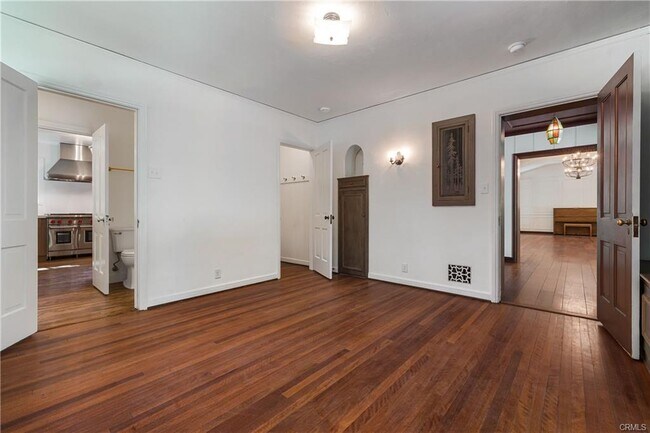 Building Photo - 4805 Alta Canyada Rd