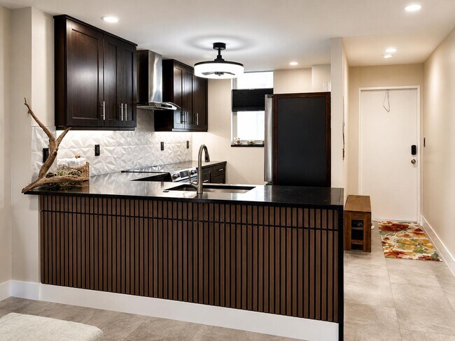 Building Photo - 9940 S Ocean Dr