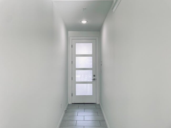 Building Photo - 9915 Borna Dr