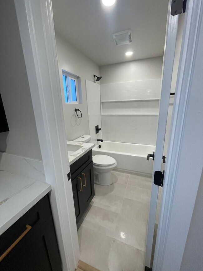 Foto del edificio - 3363 A St