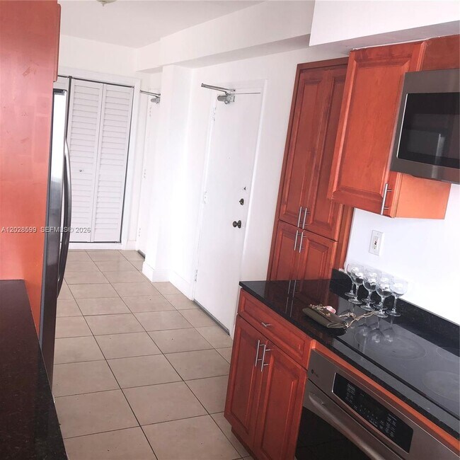 Foto del edificio - 1430 Brickell Bay Dr