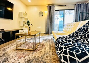 Building Photo - 602 Lakeview Cir SE