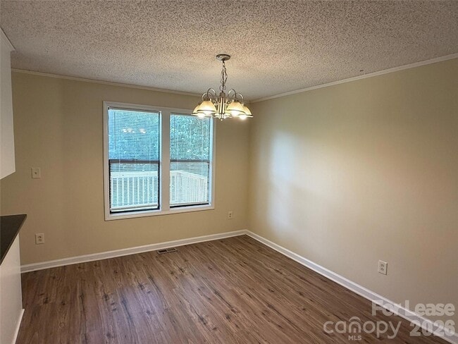 Building Photo - 2220 Laburnum Ave