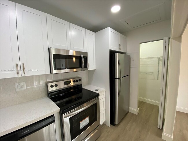 Foto del edificio - 4170 NW 79th Ave