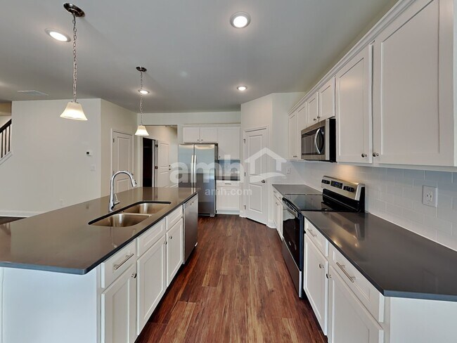 Building Photo - 278 Willow Lane