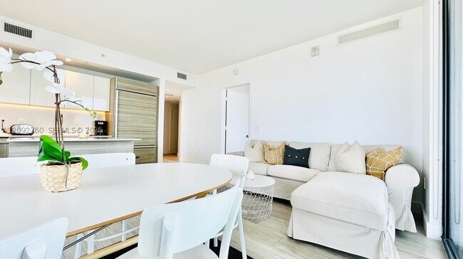 Foto del edificio - 121 NE 34th St
