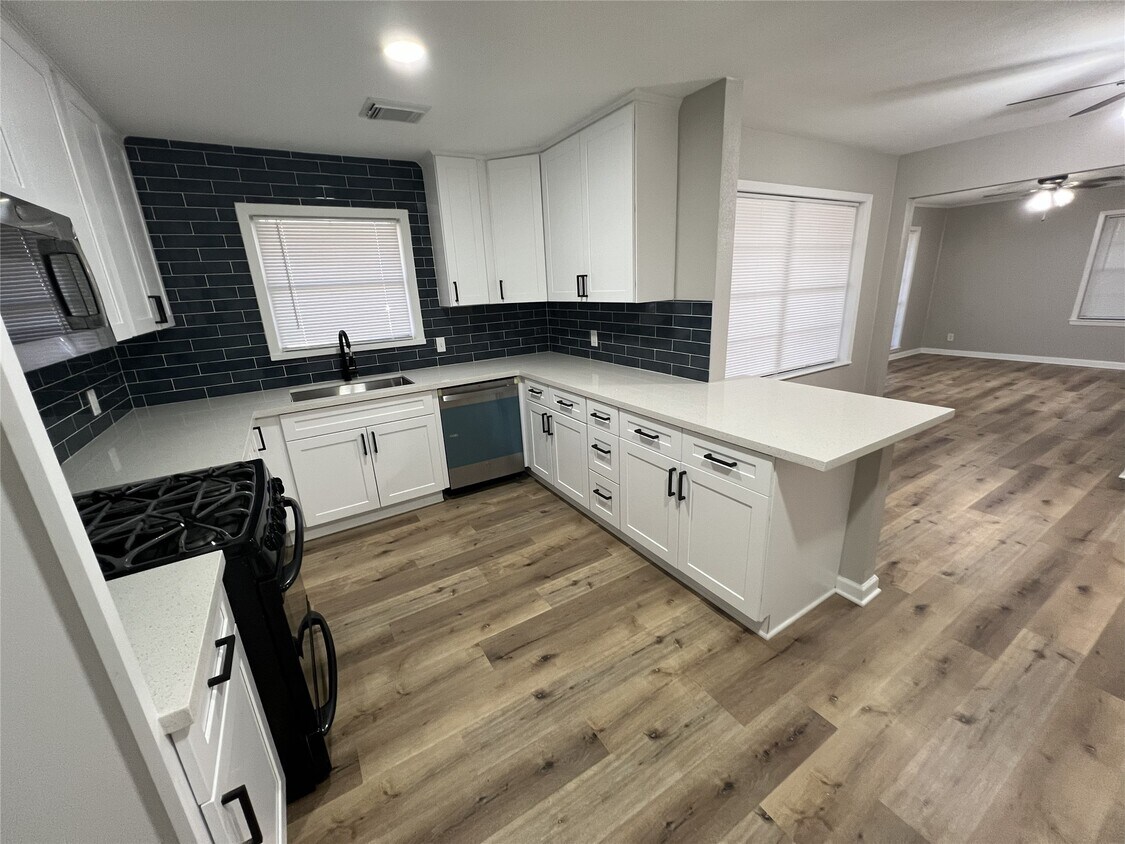 Foto principal - 717 Grantham Rd