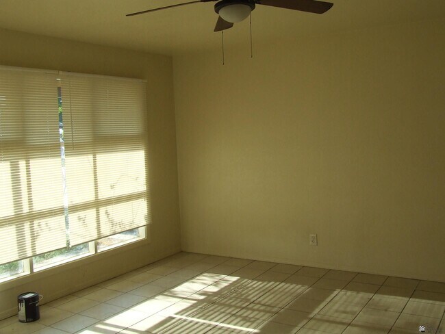 Foto del edificio - 2520 S James Ave
