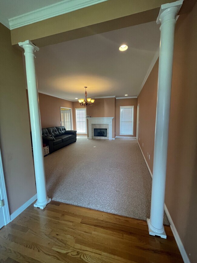 Sala de estar - 639 Muirfield Cir