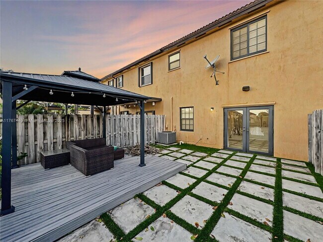 Foto del edificio - 3740 NE 3rd Ct