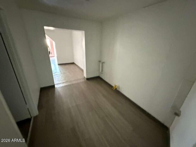 Foto del edificio - 398 E Ave