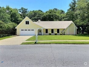 Building Photo - 118 Linnet Dr