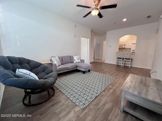 Foto del edificio - 7990 Baymeadows Cir E