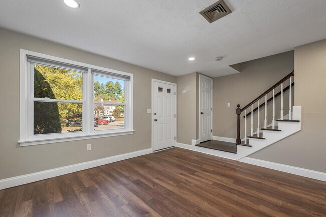 Building Photo - 32 Cadogan Way