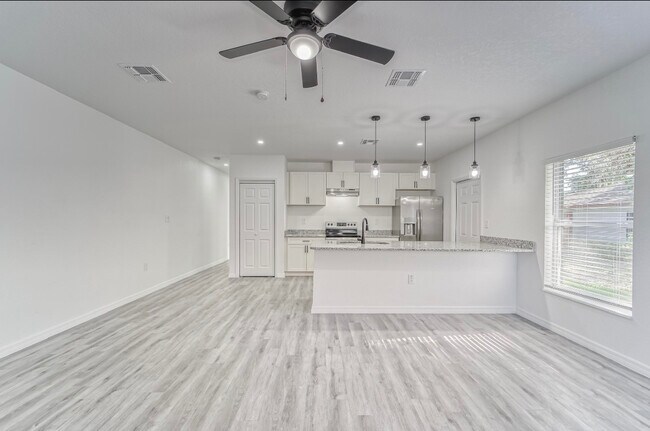 Foto del edificio - 739 Pineville Ln