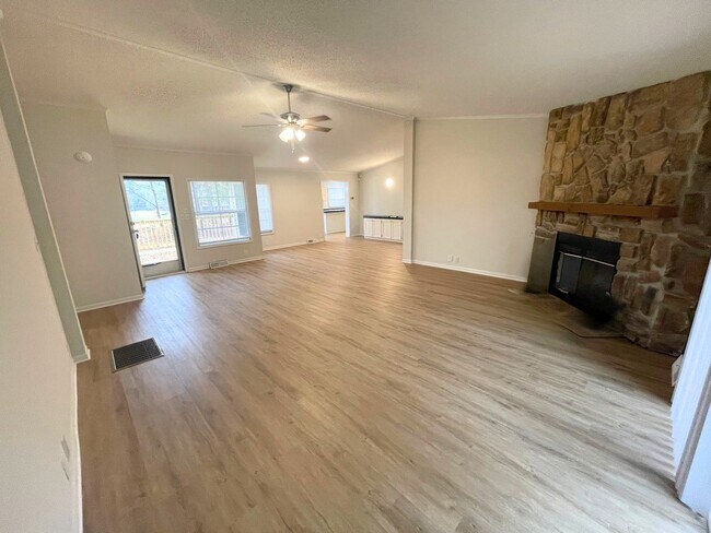 Foto del edificio - LEASING NOW FOR NOVEMBER 2025!