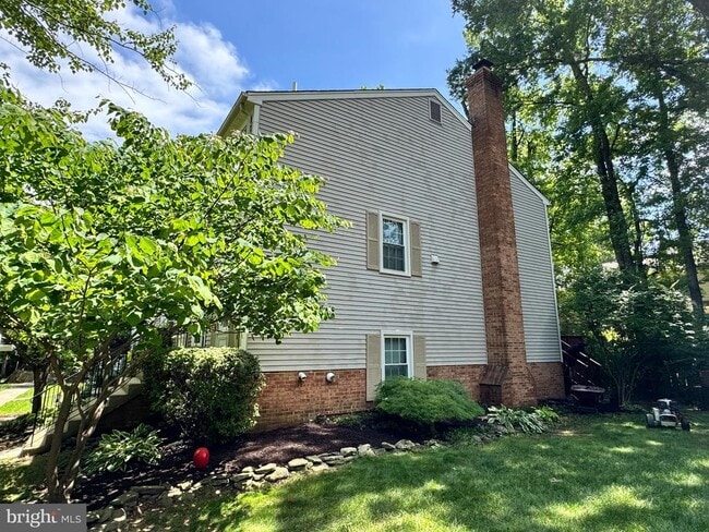 Building Photo - 13909 Woods Run Ct