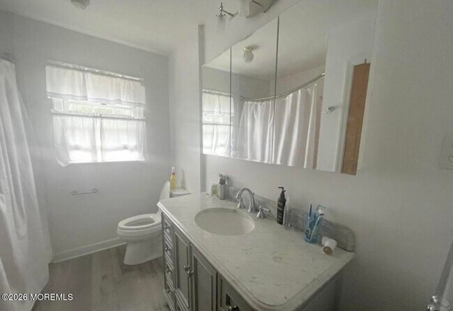 Foto del edificio - 33 Parker Rd