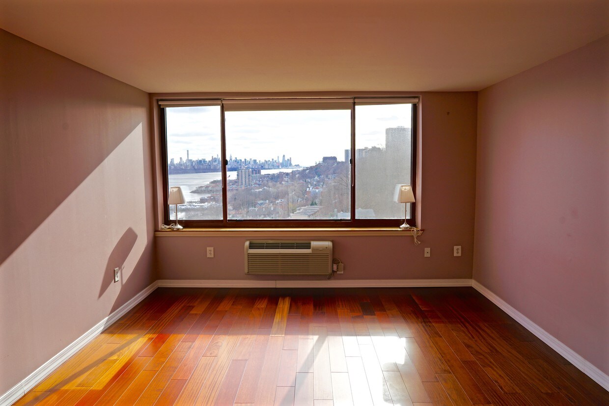 100 Old Palisade Rd, Fort Lee, NJ 07024 Condo for Rent in Fort Lee