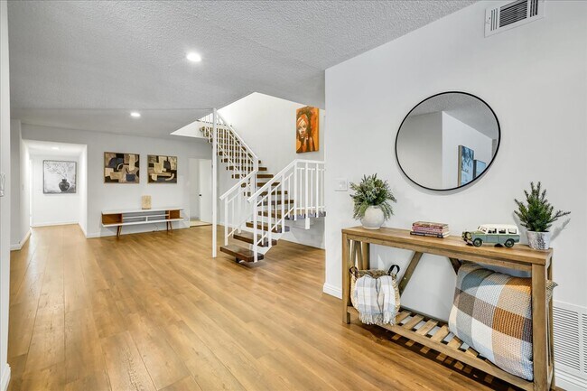 Building Photo - 434 Chautauqua Blvd