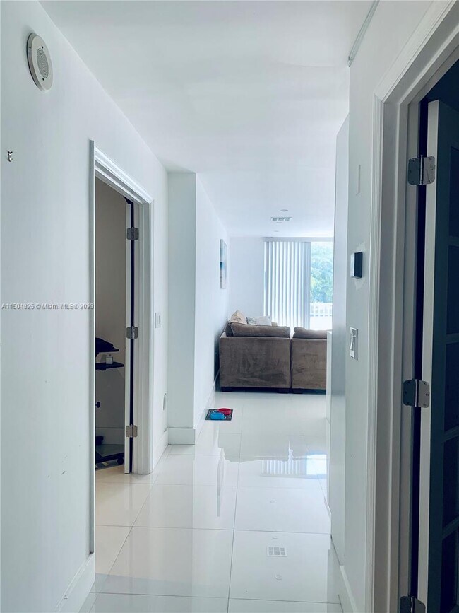 Foto del edificio - 2801 NE 183rd St