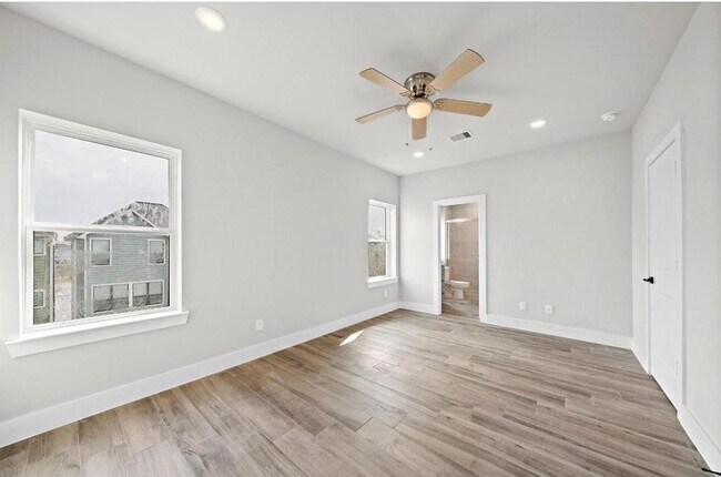 Foto del edificio - 230 W 28th St