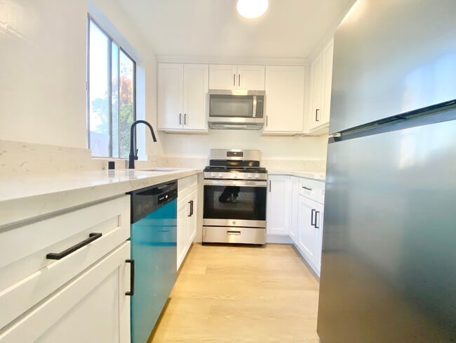 Building Photo - 4737 Orion Ave