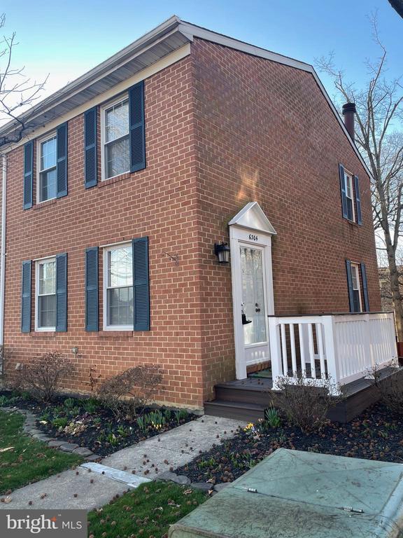 Foto principal - 6304 Ducketts Ln
