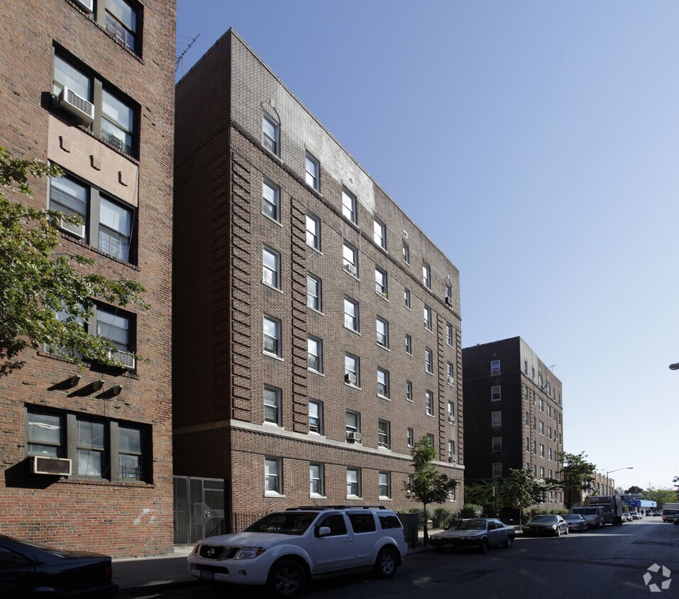 Building Photo - Grove Gardens