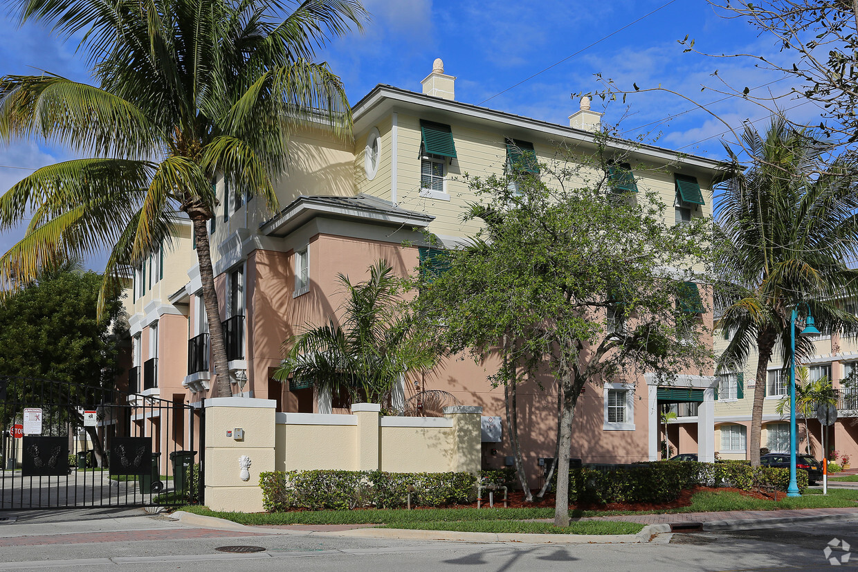 Community - Pineapple Grove Village Condominiums