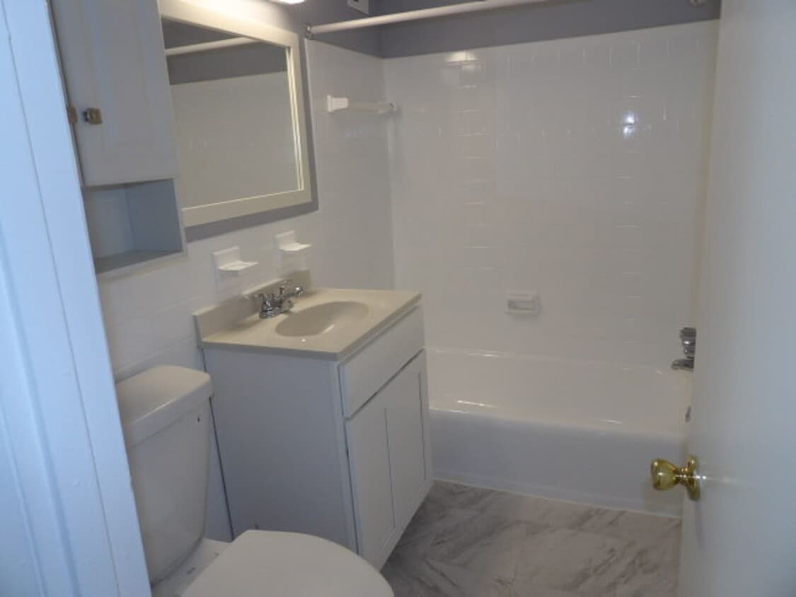 Building Photo - Gorgeous and rarely available alcove studi...