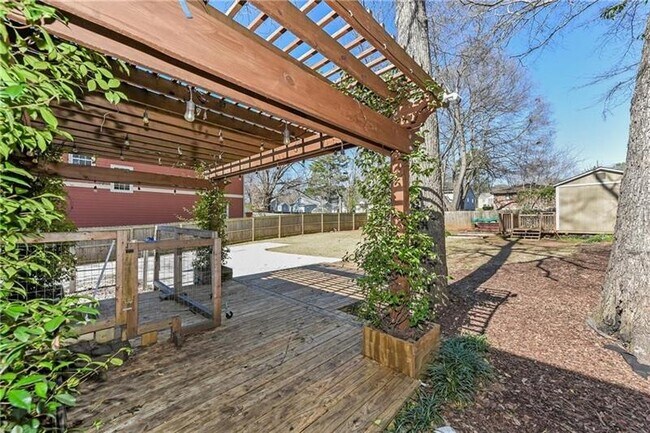 Building Photo - 3410 Glenwood Rd