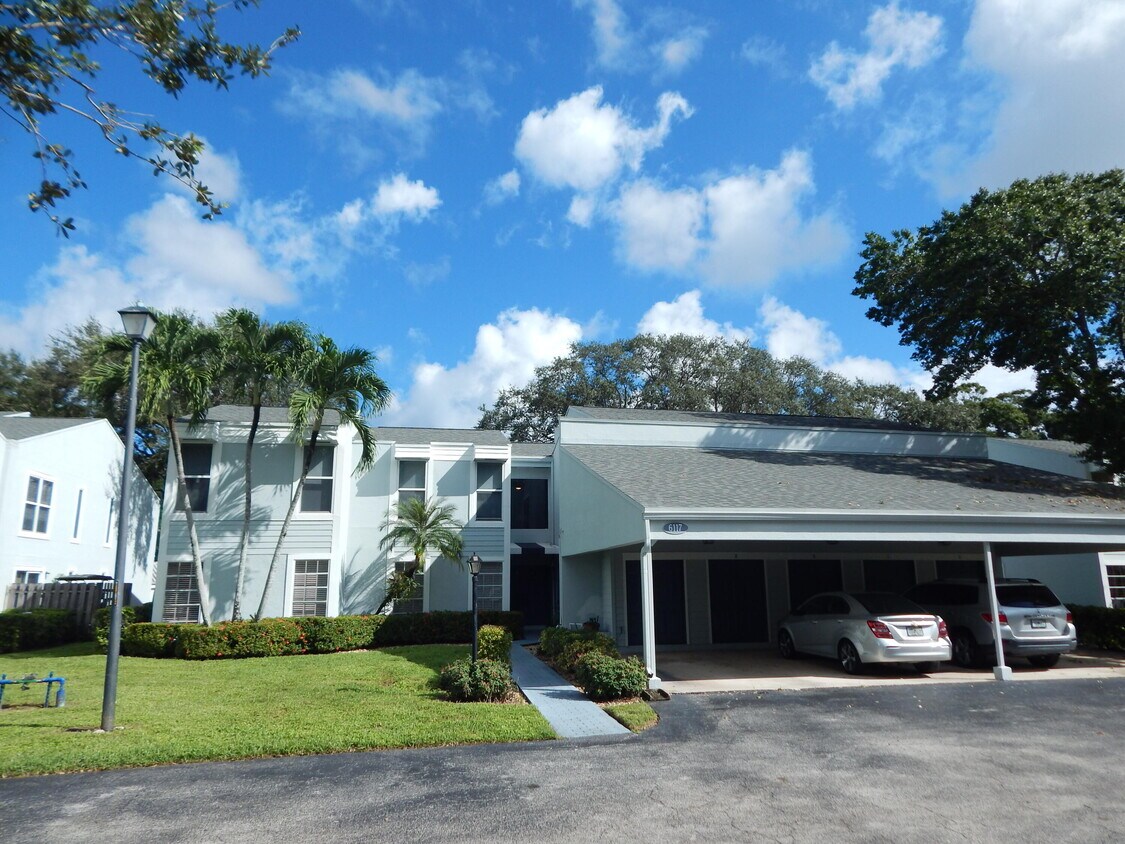 Foto principal - 6117 Old Court Rd