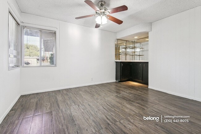 Building Photo - 6911 Bellaire Ave