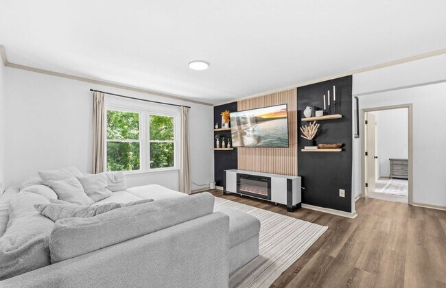Foto del edificio - 6570 Tip Hill Dr