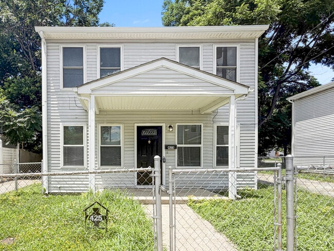 Building Photo - 425 Hawkins Ave