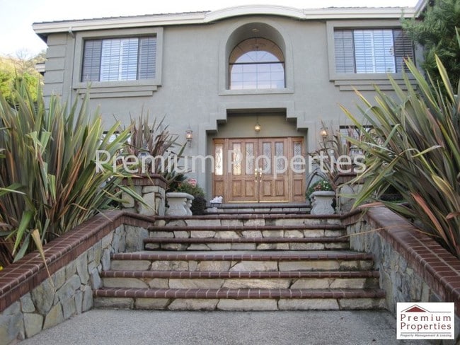 Building Photo - 3080 Stonegate Dr