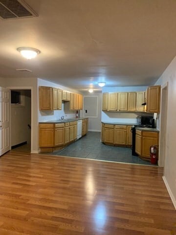 Building Photo - 174 Jencks St