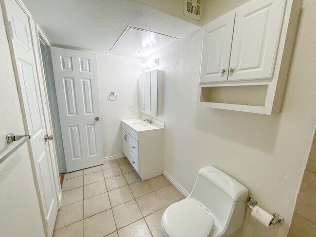 Building Photo - 2120 El Paseo St