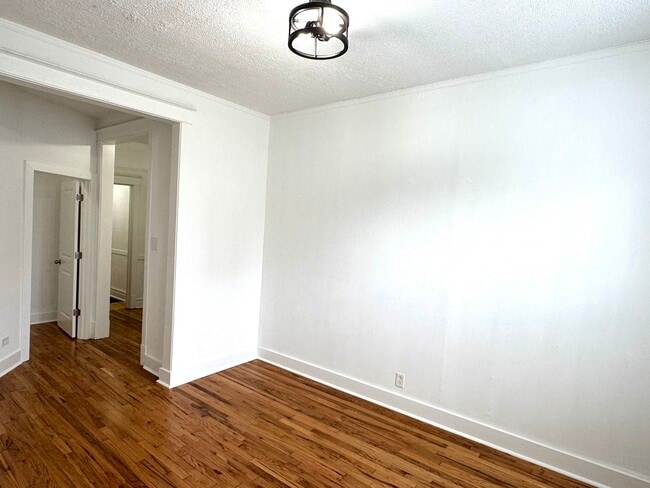 Building Photo - 4050 W Hirsch St