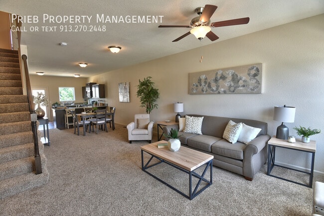 Building Photo - Prairie Haven Townhome - Available August ...