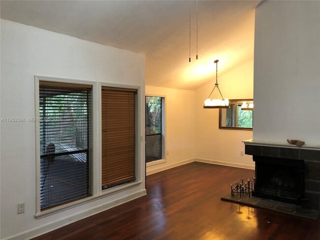 Building Photo - 685 Grenadine Ct