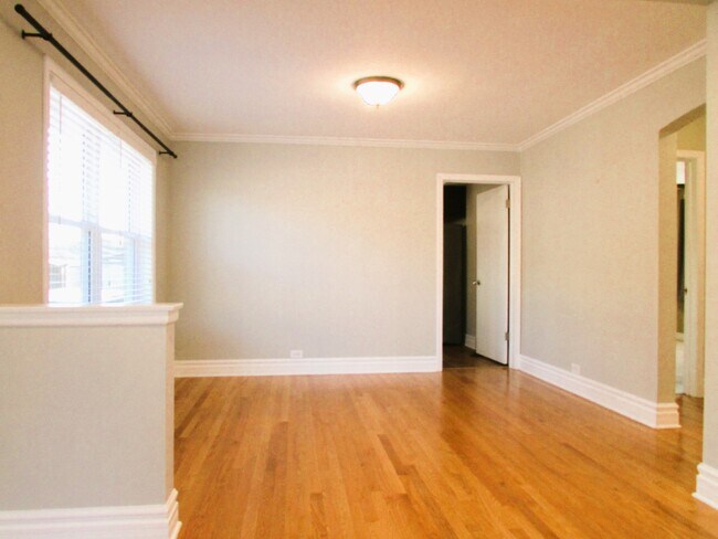 Foto del edificio - 4620 N Overhill Ave